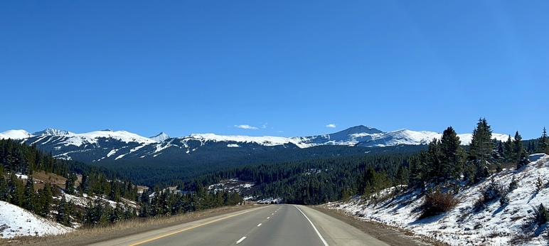 private shuttle and car service from denver to vail