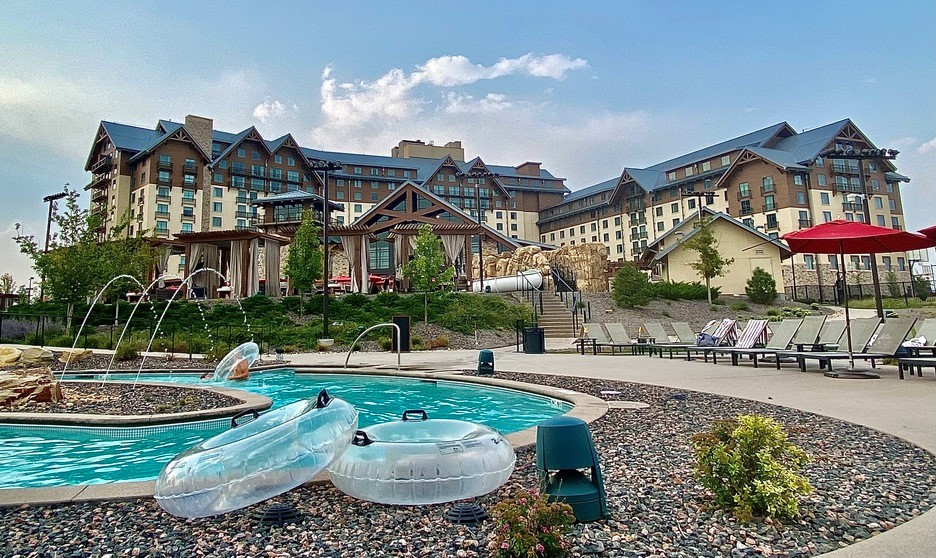 Private Transportation and Car Service from Gaylord Rockies Resort in Aurora to Vail, Colorado