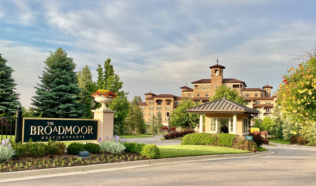 Broadmoor hotel main entrance
